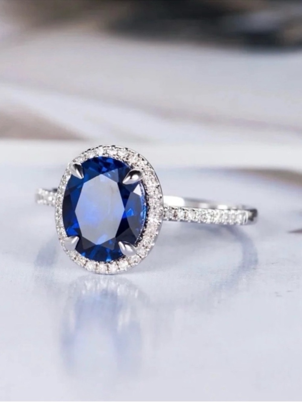 NEW 925 Elegant Blue Sapphire Halo Ring with Pavé Band - Size 8